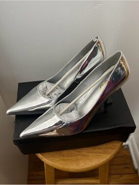 EGO Metallic Silver Pointed Toe Pumps